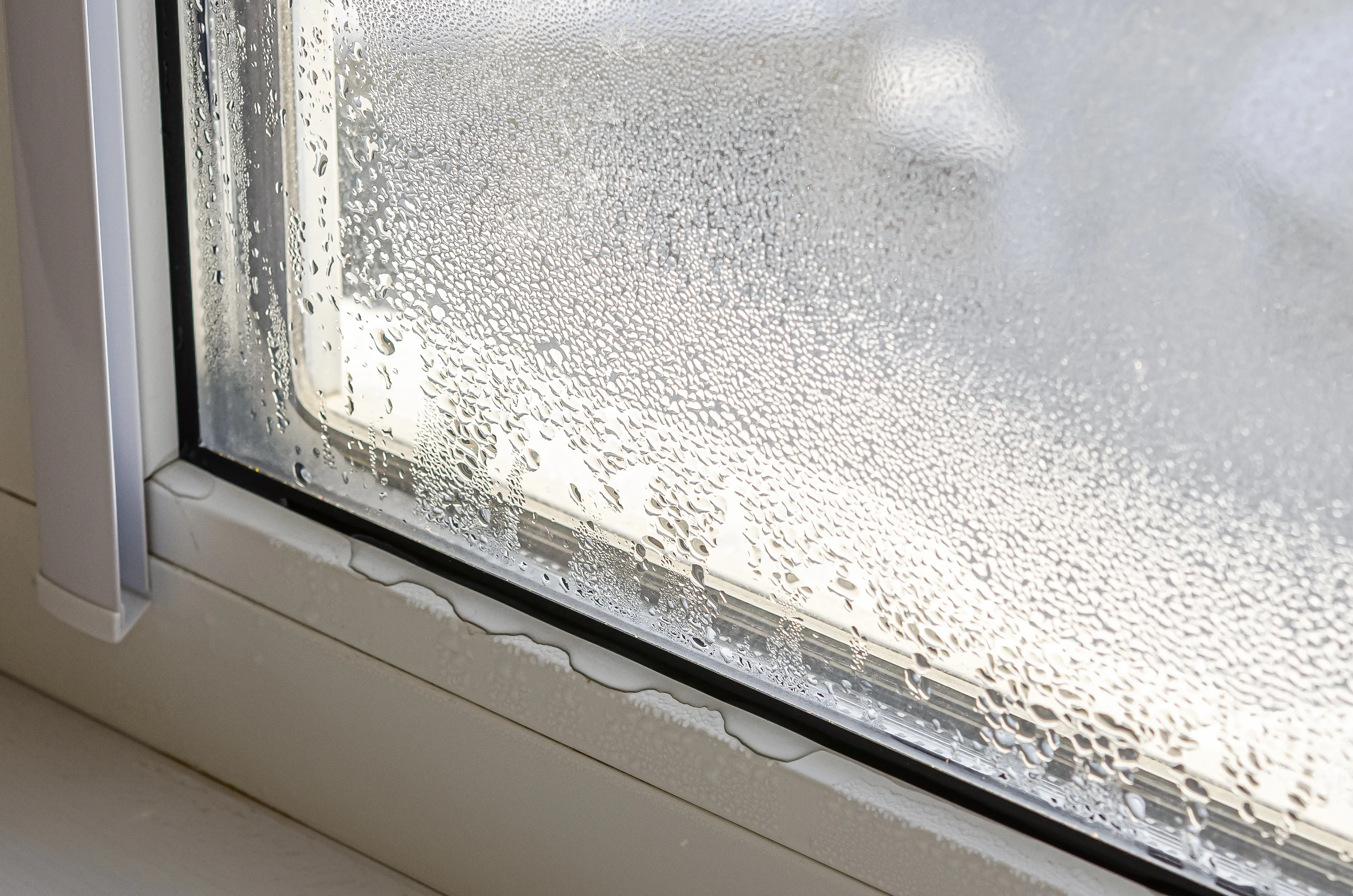 Window leaking water with humidity trapped between the panes
